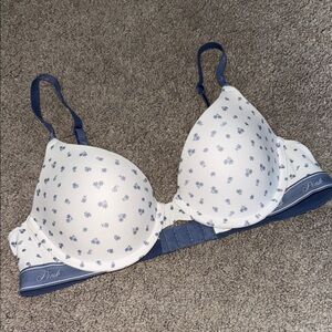 PINK Victoria's Secret Wear Everywhere Lightly Lined TShirt Bra